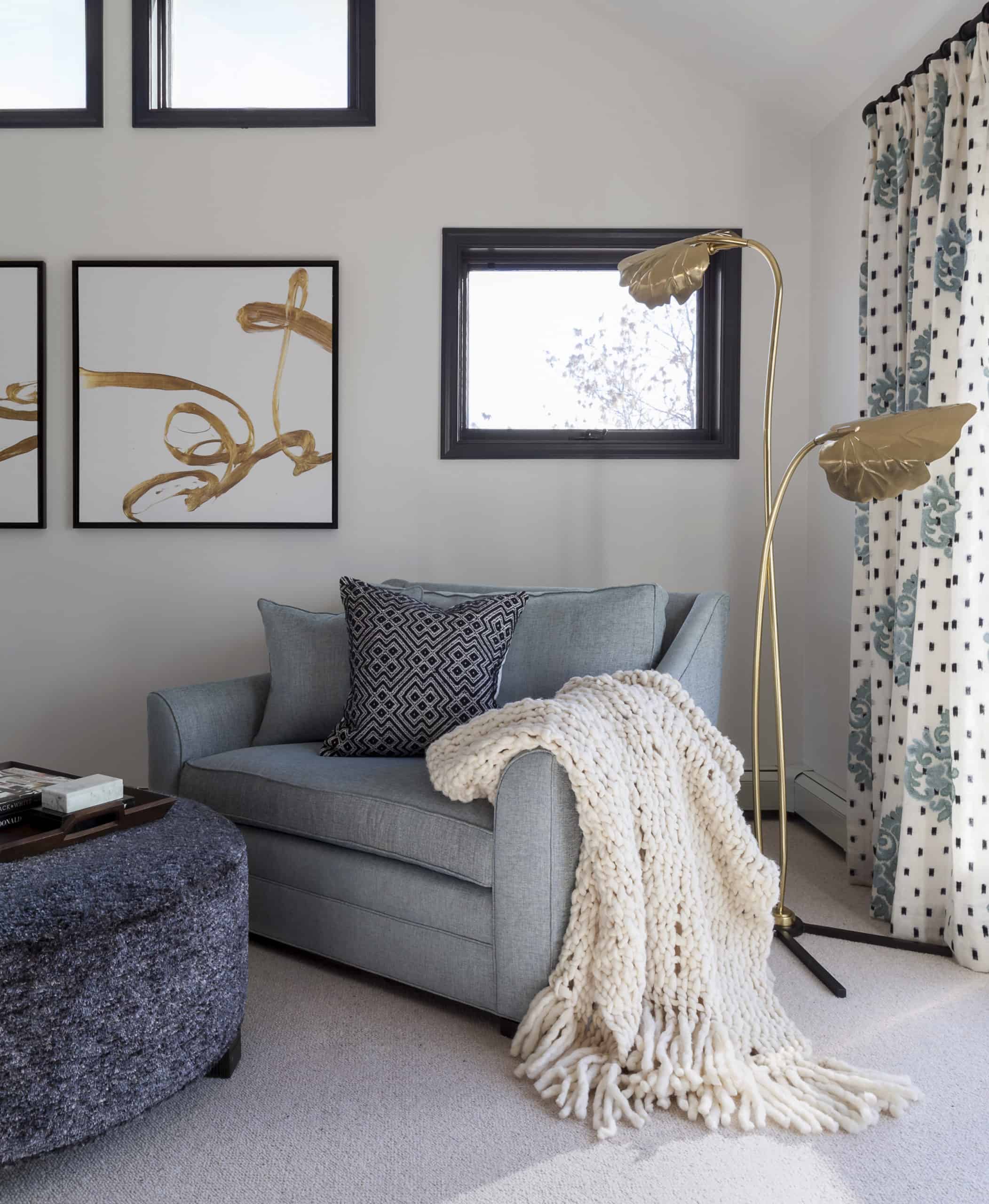 Contemporary sitting room furnishings